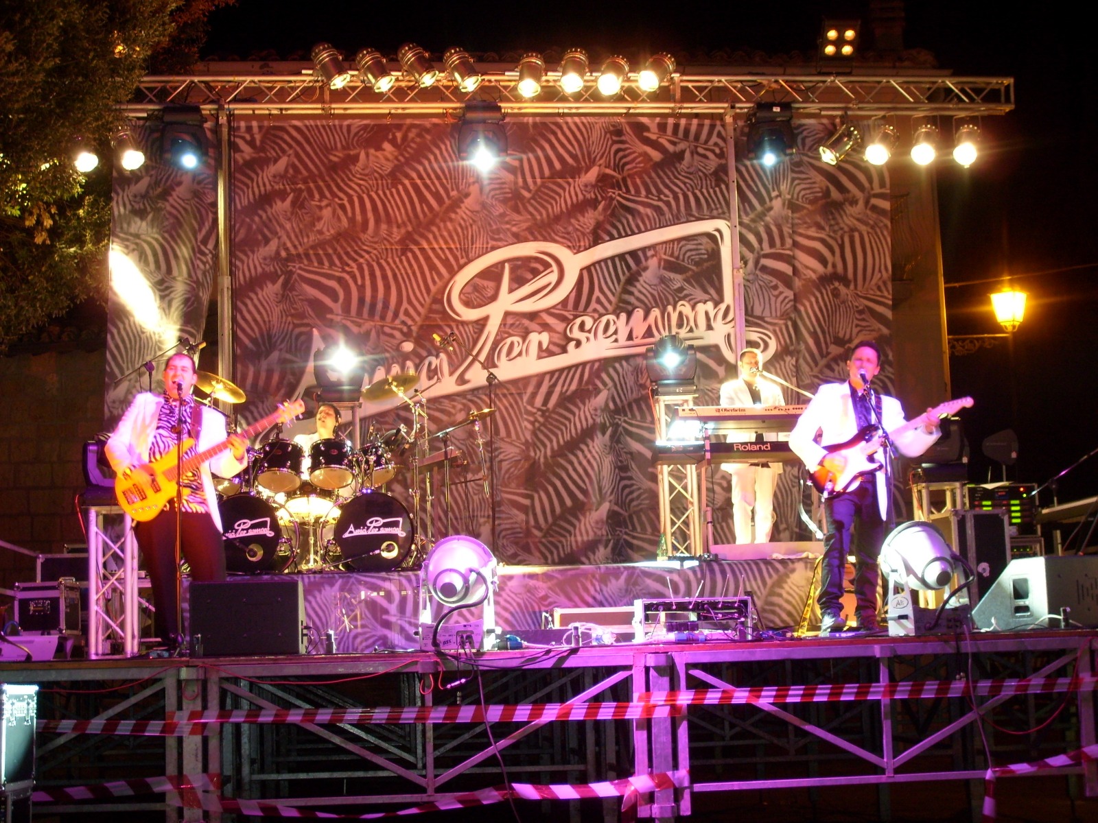 Scenografia zebrata – Amici Per Sempre live Viterbo